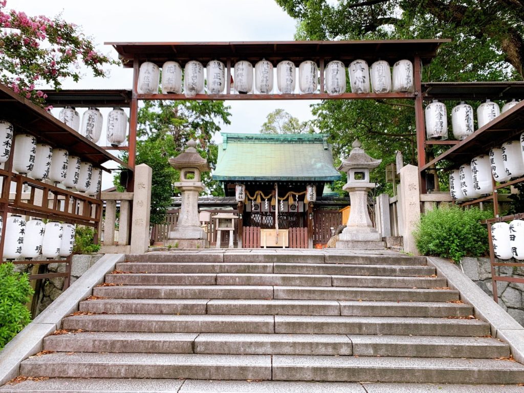 若宮八幡宮　本殿　拝殿